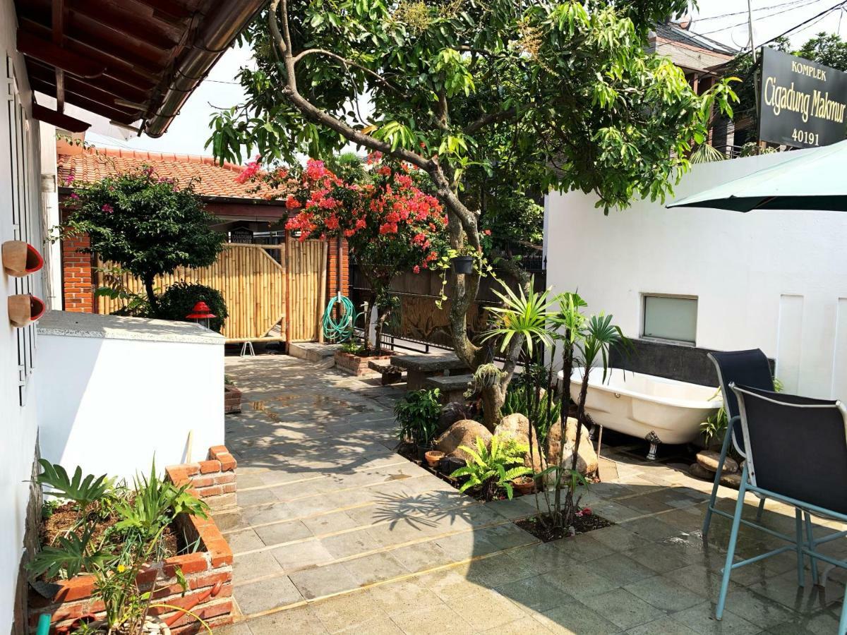 Villa Rumah Ibu Dago Bandung Exterior photo